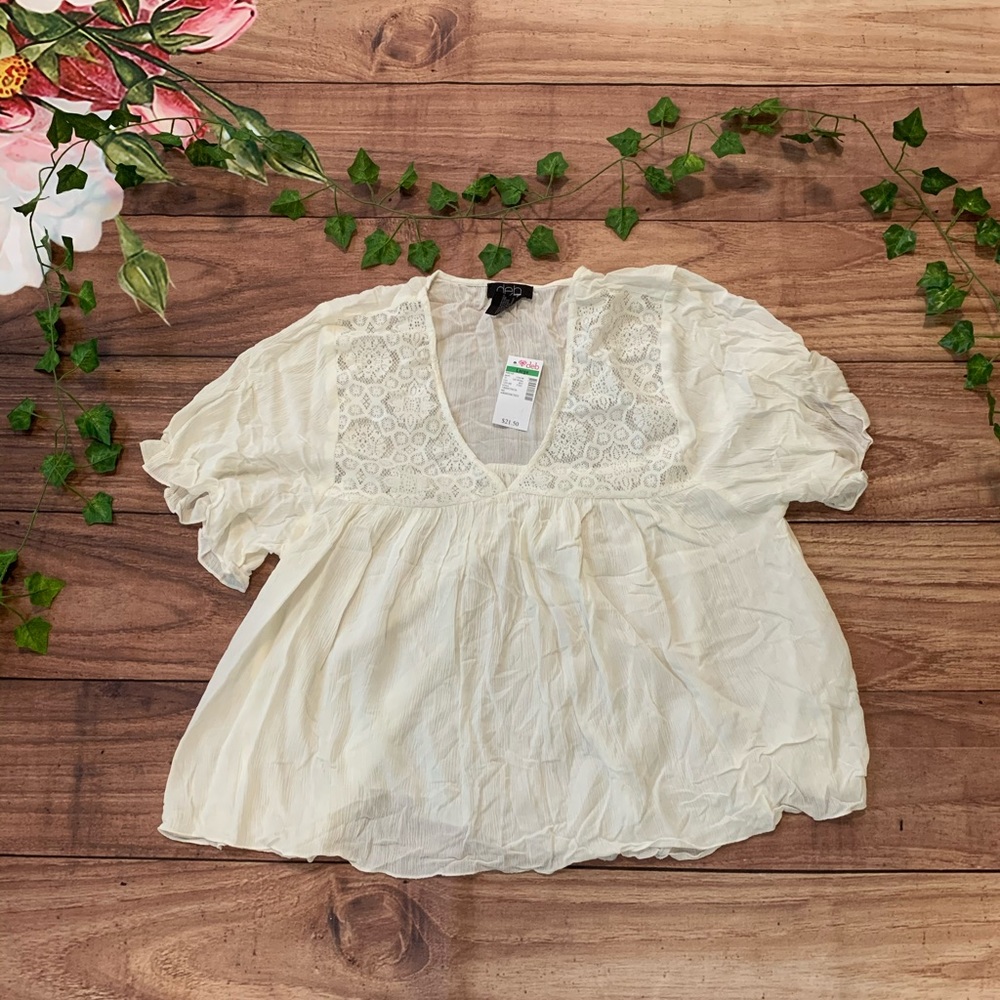 2/$15🐣 NWT DEB White Short Sleeve Blouse